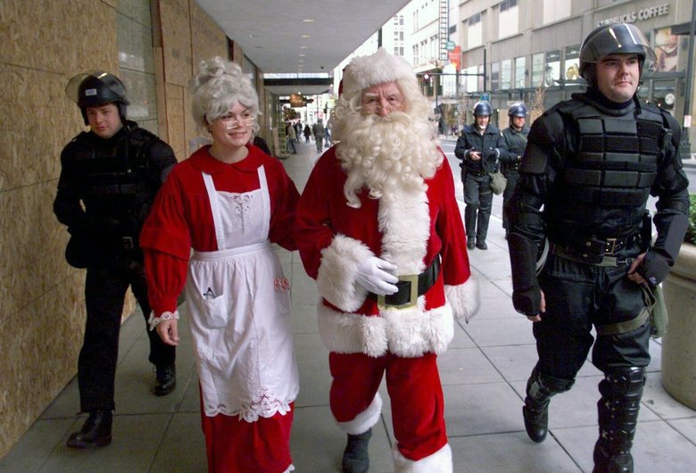 Santa in Seattle with police protection