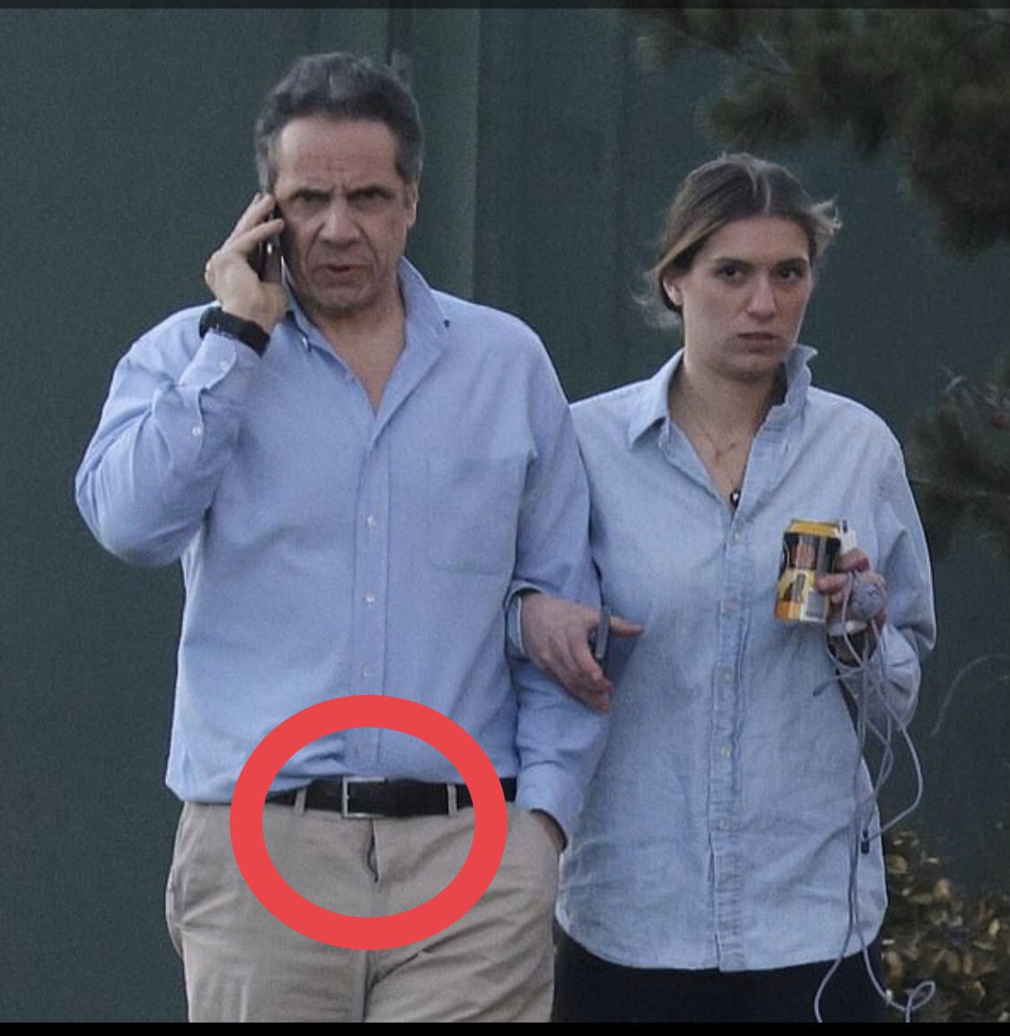 Cuomo walking with pants unzipped